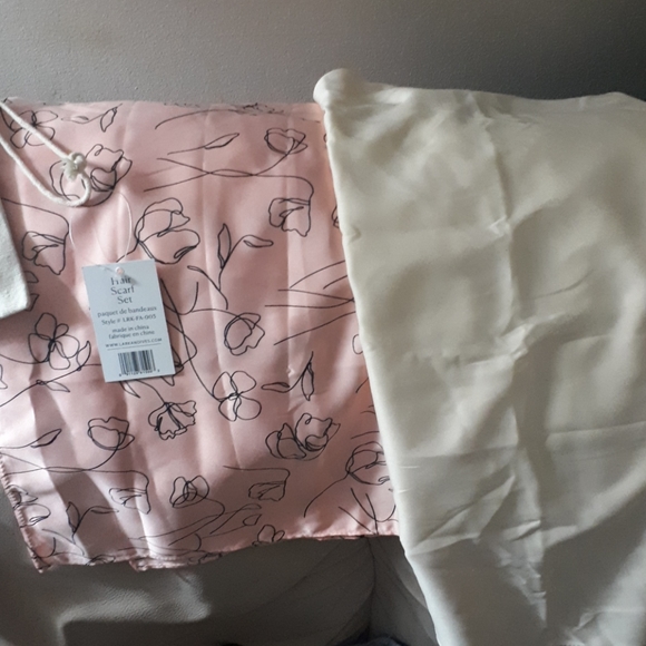 Womans silk scarves - Picture 4 of 7